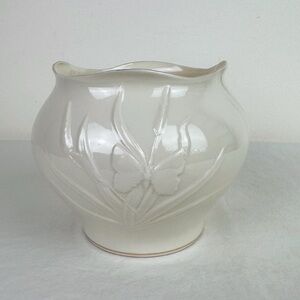 Belleek Vintage Butterfly Collection 4" Flower Pot Vase